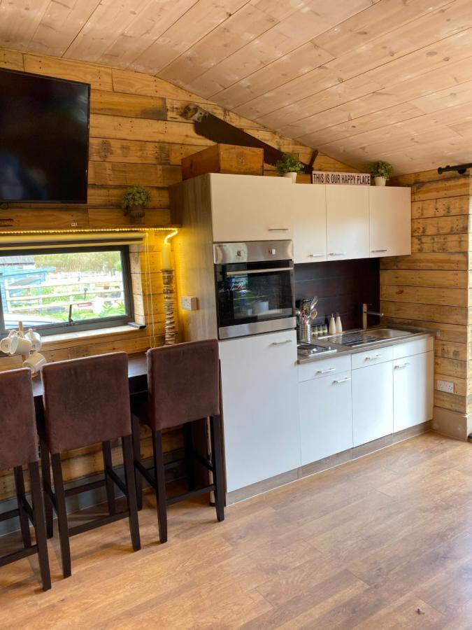 Willow Court Farm Studio East & Petting Farm, 8 Mins To Legoland & Windsor, 15 Mins To Lapland Uk ภายนอก รูปภาพ
