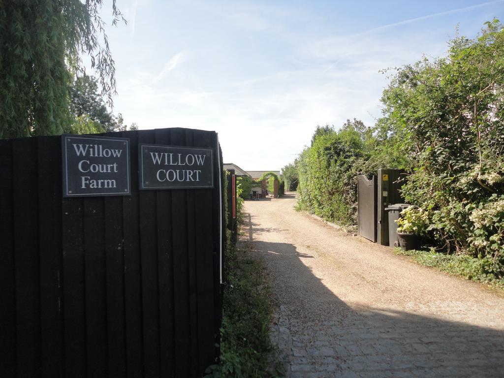 Willow Court Farm Studio East & Petting Farm, 8 Mins To Legoland & Windsor, 15 Mins To Lapland Uk ภายนอก รูปภาพ