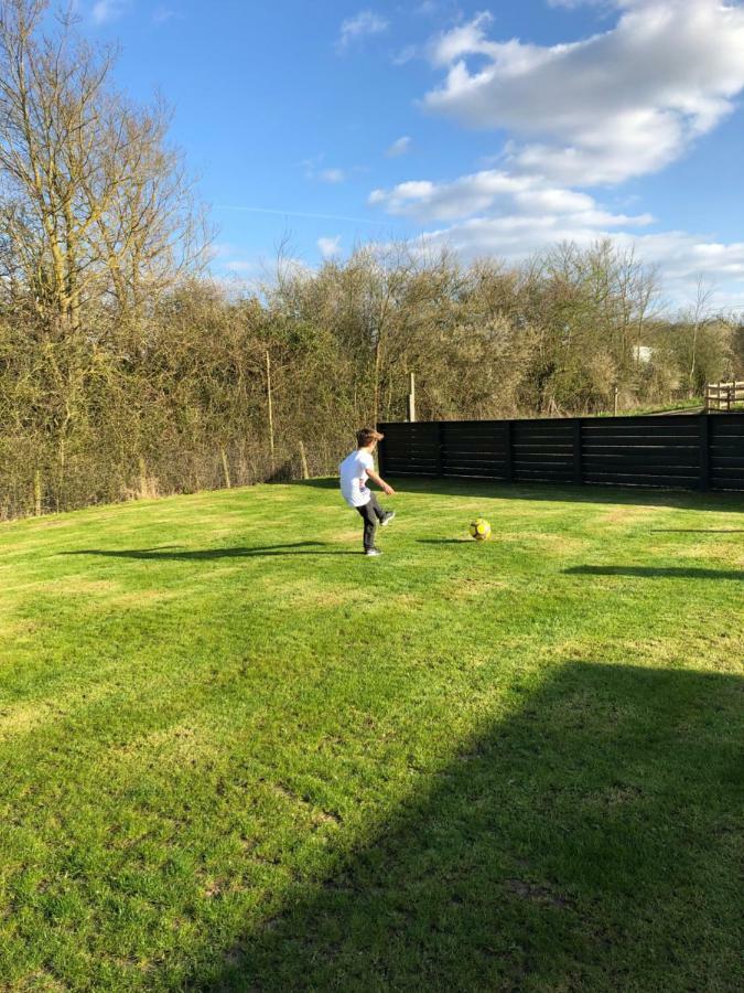Willow Court Farm Studio East & Petting Farm, 8 Mins To Legoland & Windsor, 15 Mins To Lapland Uk ภายนอก รูปภาพ